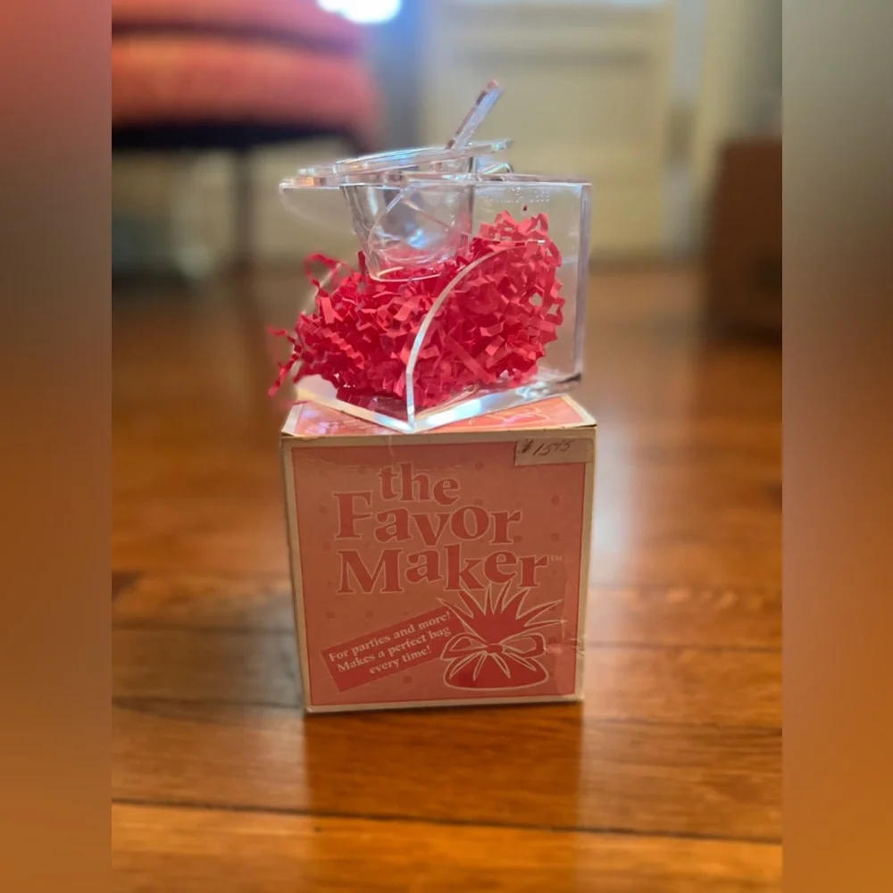 The Favor Maker Gift Box + Pink Fill - Unbranded